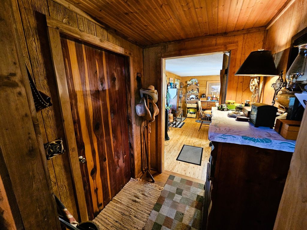 Image 37 of property listing at 8253 N Nason Lane, Mt Vernon, IL 62864