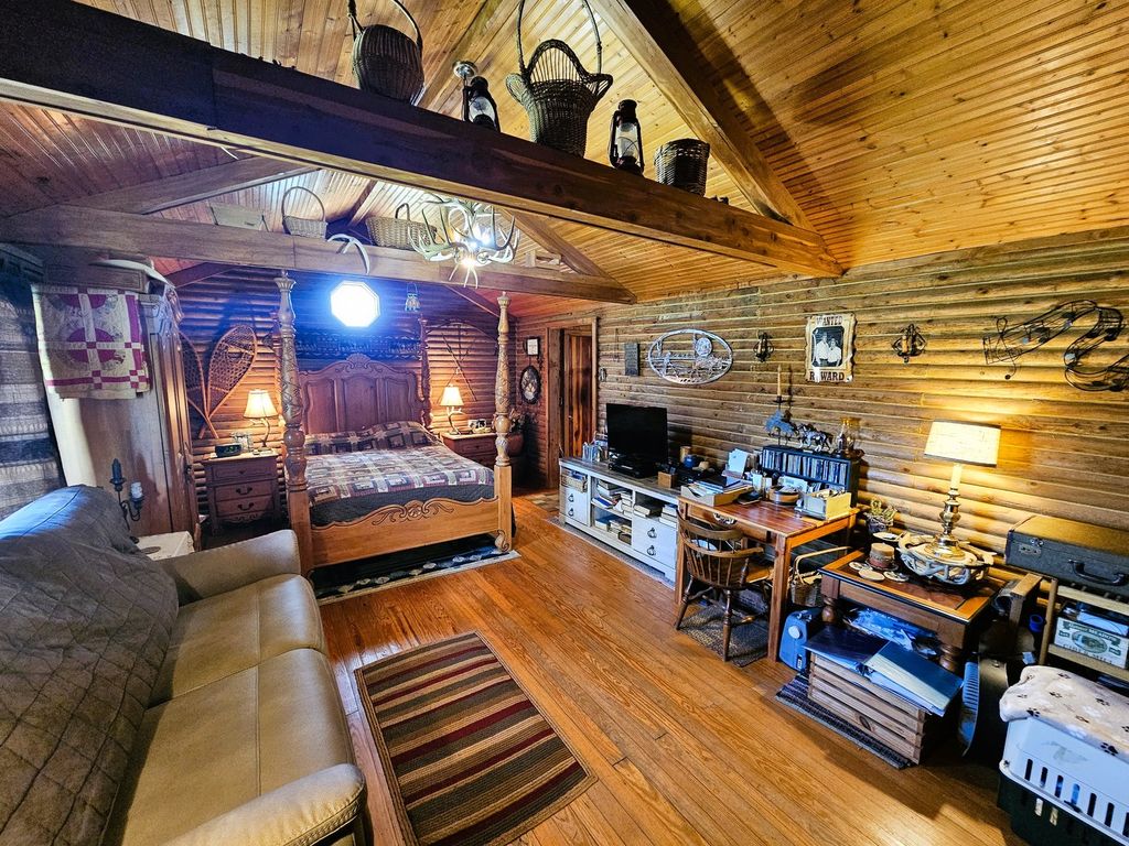 Image 38 of property listing at 8253 N Nason Lane, Mt Vernon, IL 62864