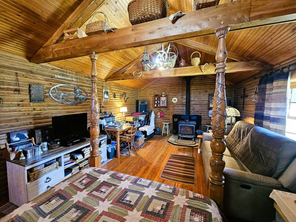 Image 39 of property listing at 8253 N Nason Lane, Mt Vernon, IL 62864