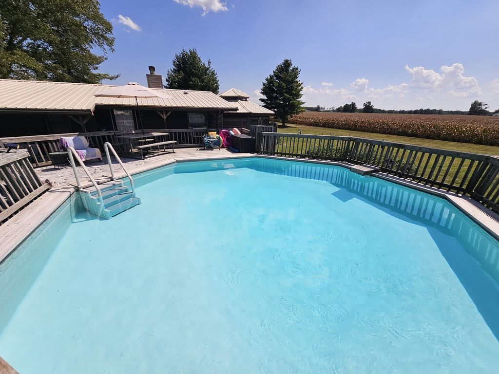 Image 10 of property listing at 8253 N Nason Lane, Mt Vernon, IL 62864
