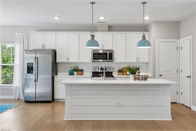 115 Mizzen Quarter LOOP, Yorktown, VA 23693