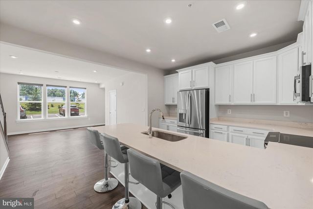 20316 NEWFOUNDLAND SQ, Ashburn, VA 20147