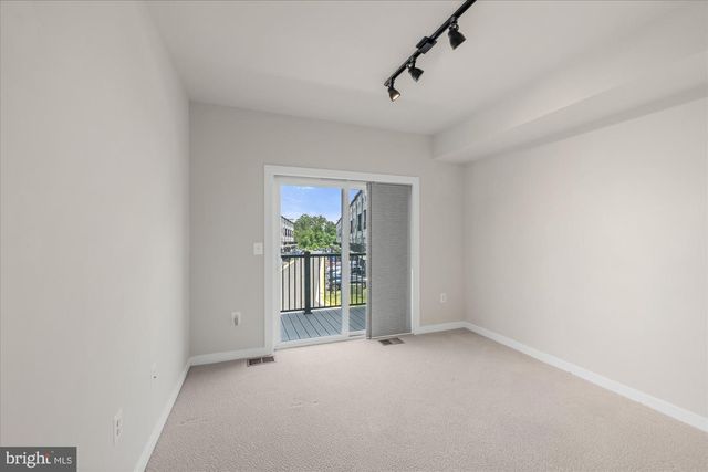 20316 NEWFOUNDLAND SQ, Ashburn, VA 20147