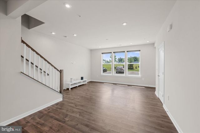 20316 NEWFOUNDLAND SQ, Ashburn, VA 20147