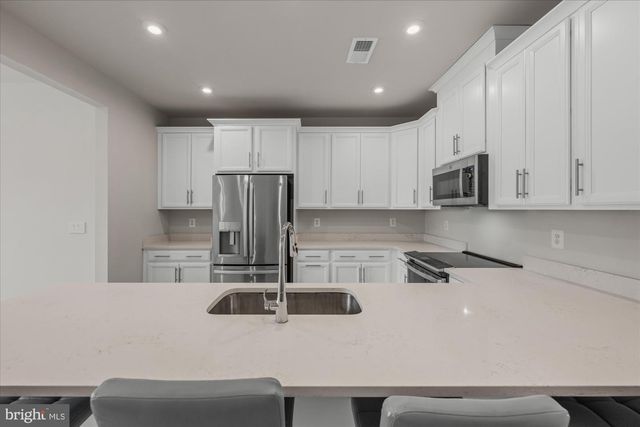 20316 NEWFOUNDLAND SQ, Ashburn, VA 20147