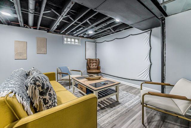 2133 N Circle Drive, Ann Arbor, MI 48103