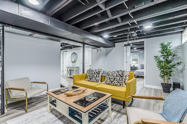 2133 N Circle Drive, Ann Arbor, MI 48103