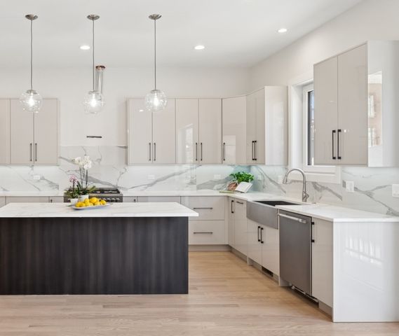 965 E 62nd Street 1, Chicago, IL 60637