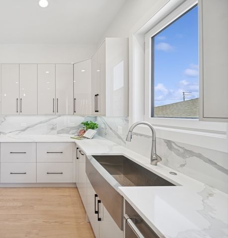965 E 62nd Street 1, Chicago, IL 60637
