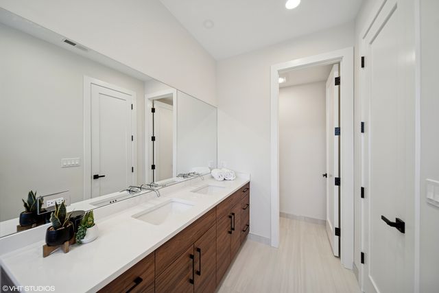 965 E 62nd Street 1, Chicago, IL 60637