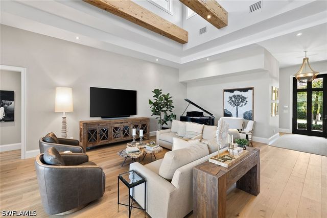 1850 Kingfish RD, Naples, FL 34102