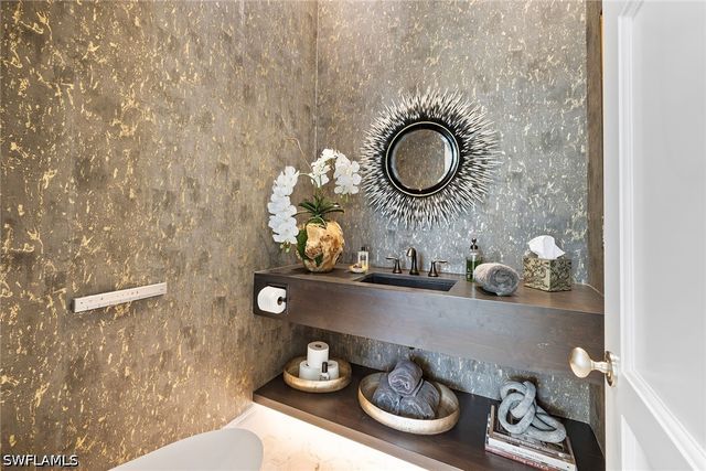 1850 Kingfish RD, Naples, FL 34102