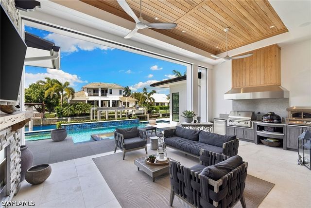 1850 Kingfish RD, Naples, FL 34102