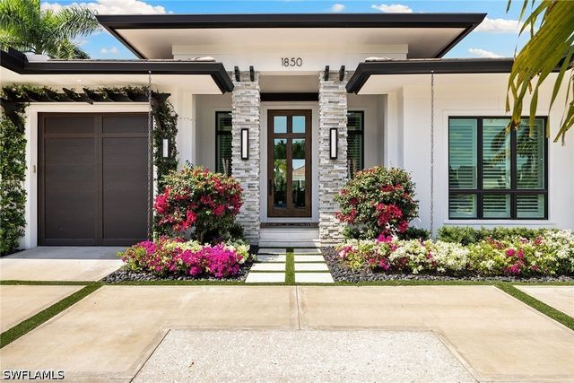 1850 Kingfish RD, Naples, FL 34102