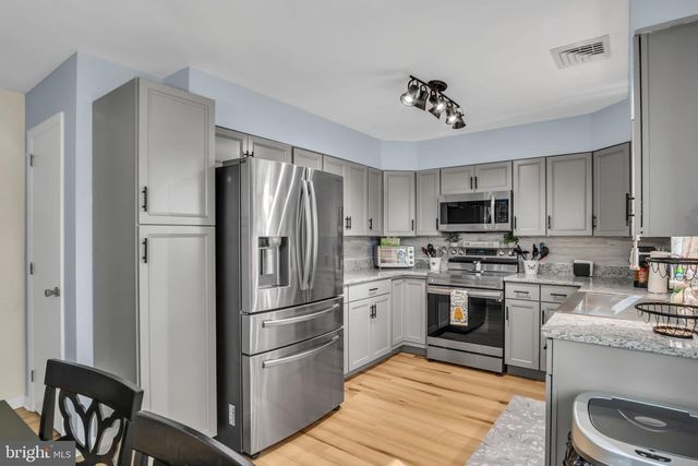 15 HOPE DRIVE, Boiling Springs, PA 17007