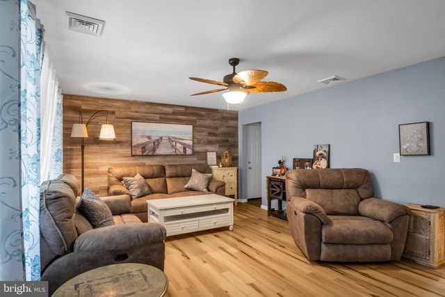 15 HOPE DRIVE, Boiling Springs, PA 17007