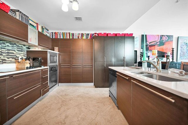 1900 N Bayshore Dr 5103, Miami, FL 33132