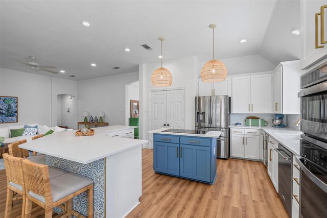 2236 Templeton Drive, Arlington, TX 76006