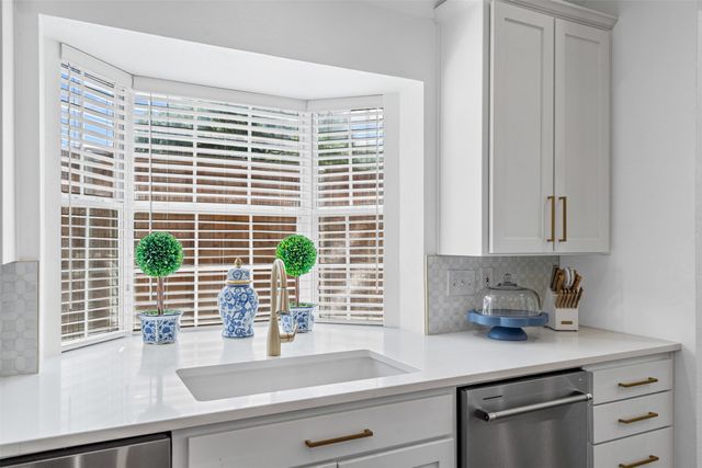 2236 Templeton Drive, Arlington, TX 76006