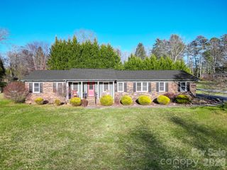 308 London Road, Hendersonville, NC 28739