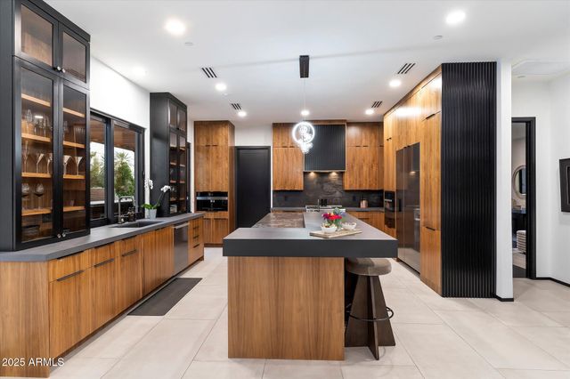 10829 N MILLER Road, Scottsdale, AZ 85260