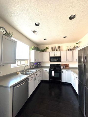 1901 Cortina Loop SE, Rio Rancho, NM 87124