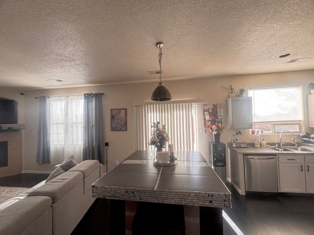1901 Cortina Loop SE, Rio Rancho, NM 87124