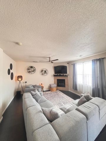 1901 Cortina Loop SE, Rio Rancho, NM 87124