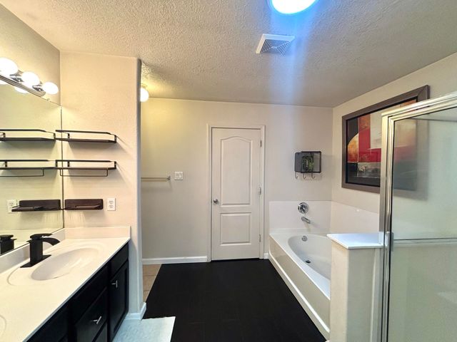 1901 Cortina Loop SE, Rio Rancho, NM 87124