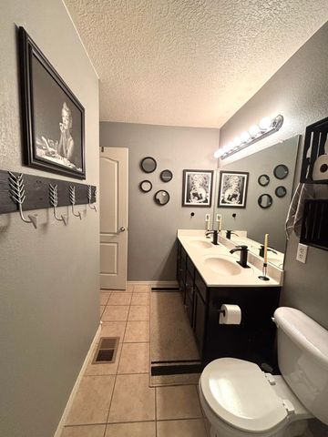 1901 Cortina Loop SE, Rio Rancho, NM 87124