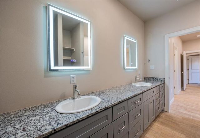 809 Valley Oaks Lane, Centerton, AR 72719