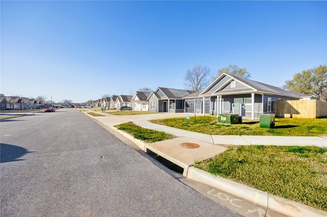 809 Valley Oaks Lane, Centerton, AR 72719