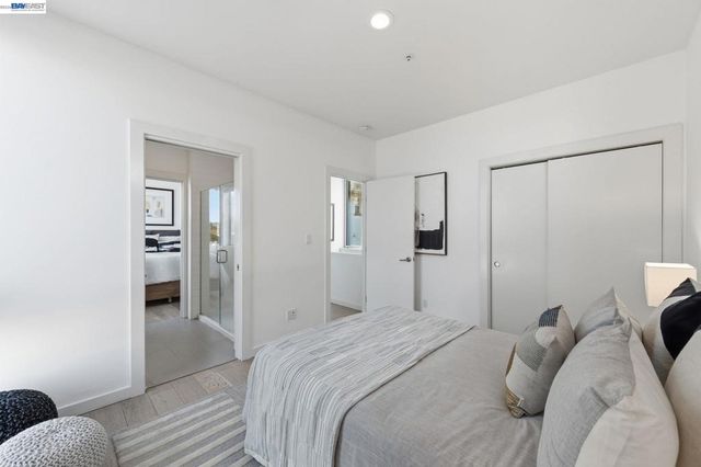857 W Grand Ave, Oakland, CA 94607