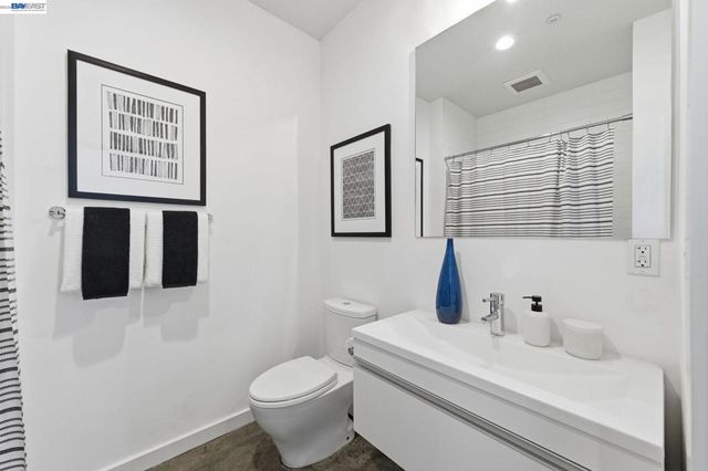 857 W Grand Ave, Oakland, CA 94607