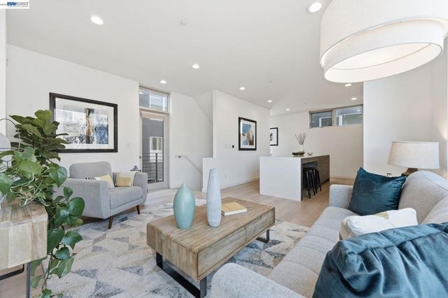 857 W Grand Ave, Oakland, CA 94607