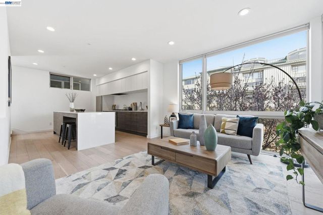 857 W Grand Ave, Oakland, CA 94607