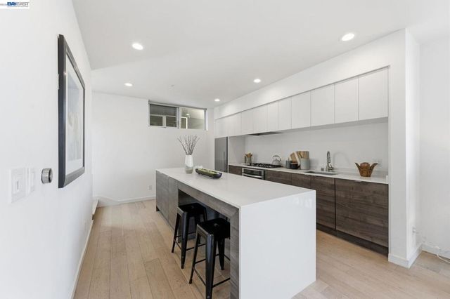 857 W Grand Ave, Oakland, CA 94607