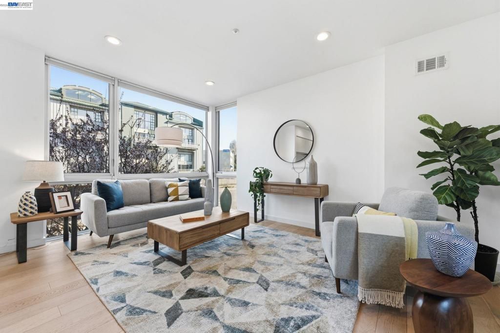 857 W Grand Ave, Oakland, CA 94607