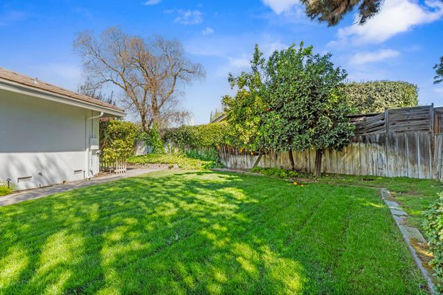 908 Newcastle Ct, Modesto, CA 95355