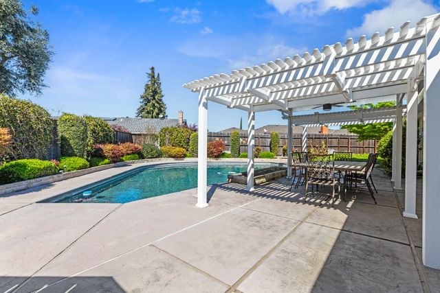 908 Newcastle Ct, Modesto, CA 95355