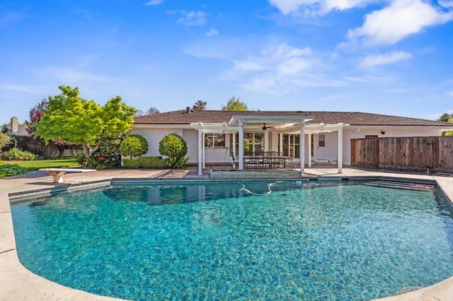 908 Newcastle Ct, Modesto, CA 95355