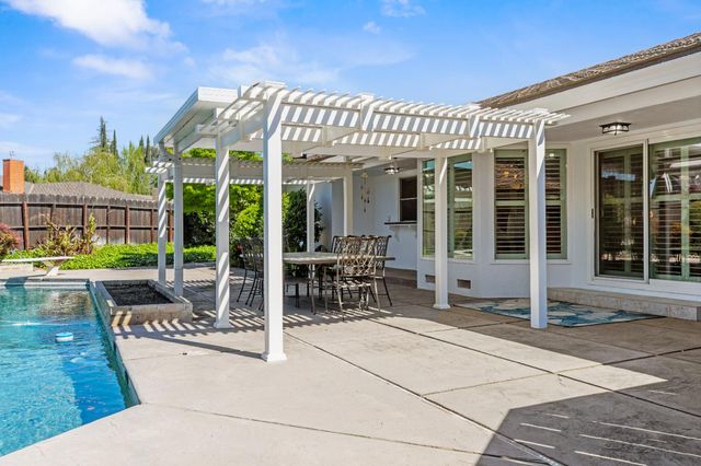 908 Newcastle Ct, Modesto, CA 95355