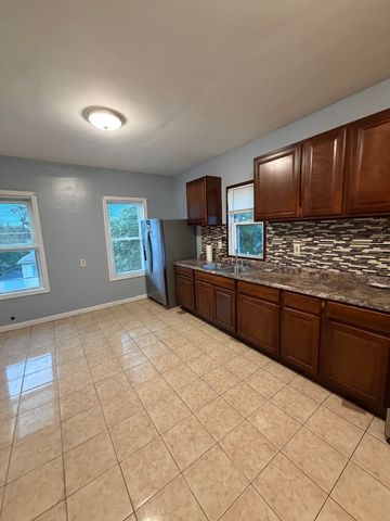 51 Snell St 3, Brockton, MA 02301