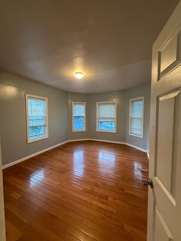 51 Snell St 3, Brockton, MA 02301