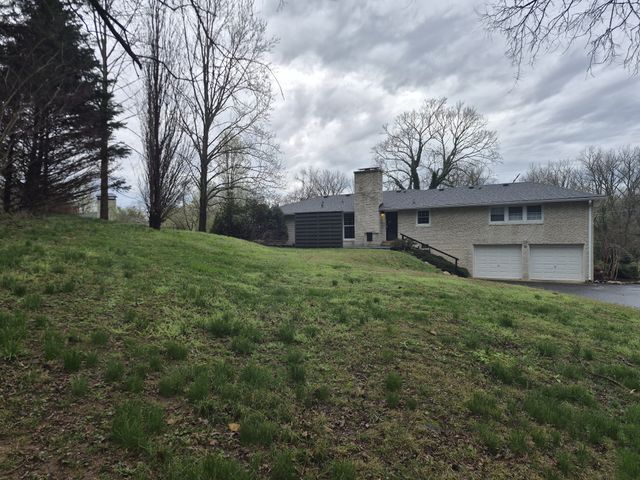 742 Currey Rd, Nashville, TN 37217