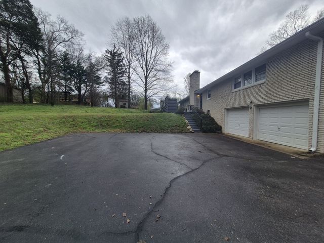 742 Currey Rd, Nashville, TN 37217