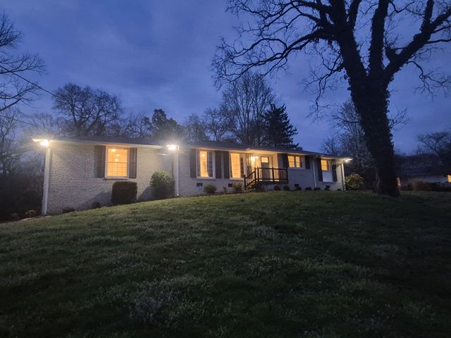 742 Currey Rd, Nashville, TN 37217