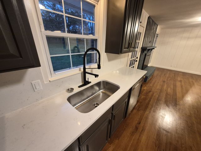 742 Currey Rd, Nashville, TN 37217