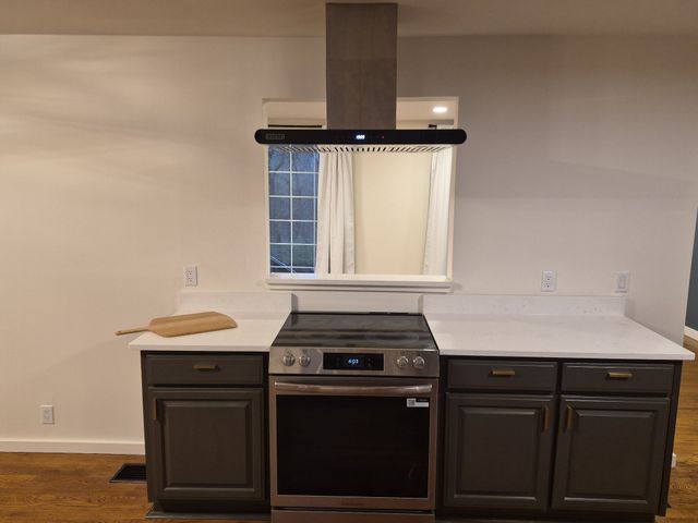 742 Currey Rd, Nashville, TN 37217