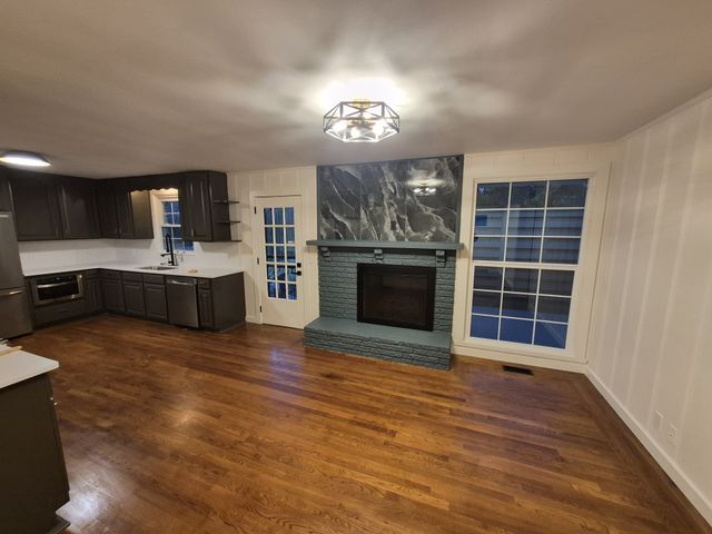 742 Currey Rd, Nashville, TN 37217